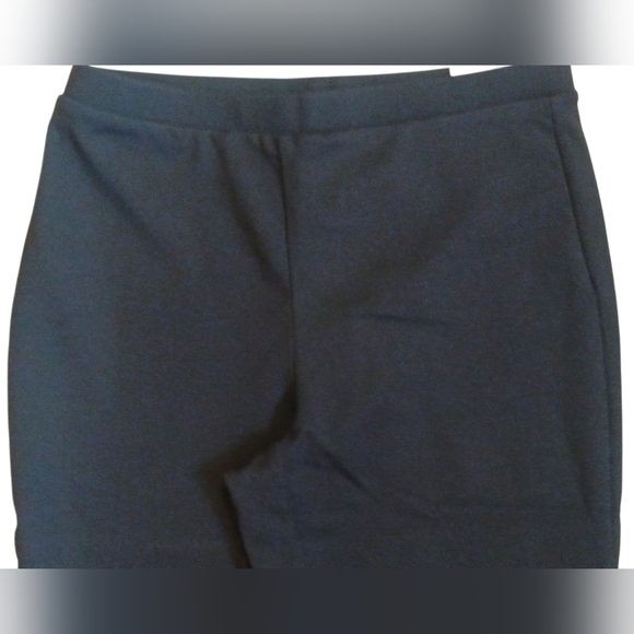 Chico's - NWT, Fabulously Slimming Capri Leggings Cropped, Black, Size 0, - Picture 5 of 8